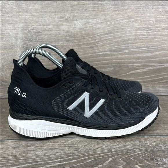 New Balance Fresh Foam 860 v11 Women’s Sz 7 2A Narrow Black White Low Sneakers - Picture 1 of 11